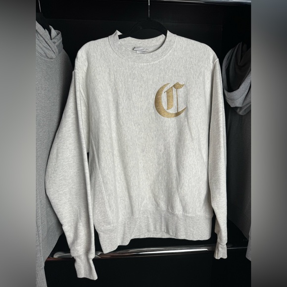 Champion Sweatshirt - Picture 2 of 4